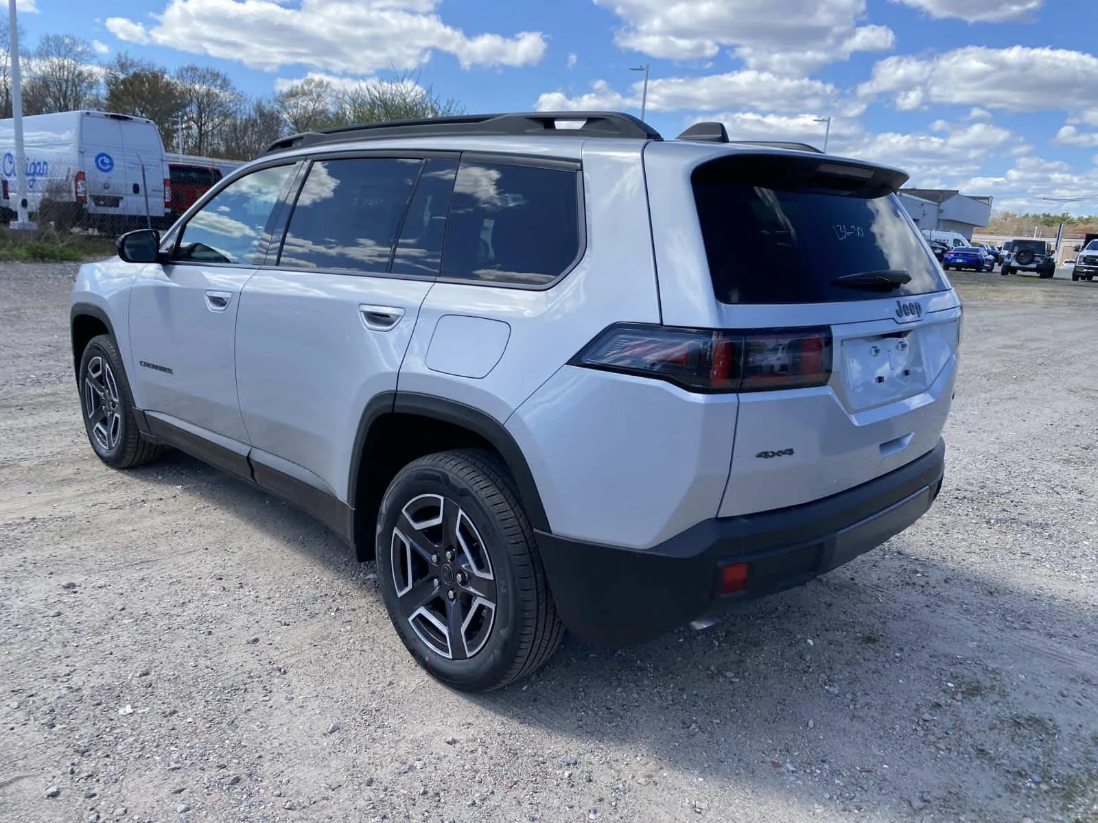 New 2026 Silver Zynith Clear-Coat Exterior Paint Jeep Laredo image 3