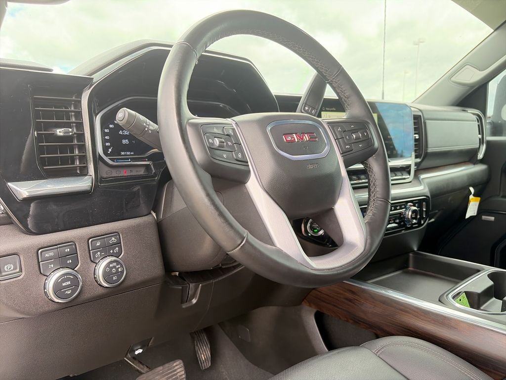 Used 2025 White GMC SLT image 10