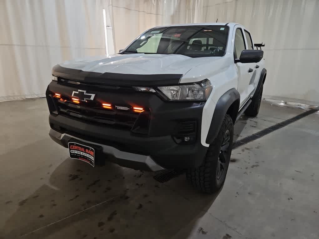 Used 2025 Summit White Chevrolet Trail Boss image 1