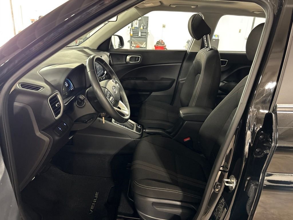 Used 2023 Black Hyundai SEL image 24