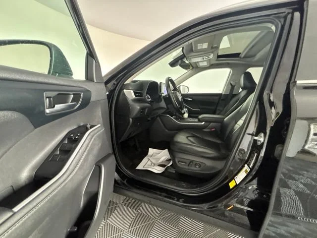 Used 2023 Black Toyota L image 20