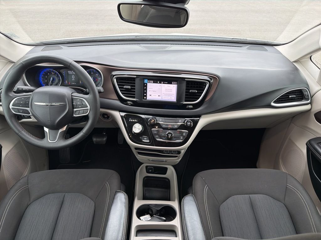 Used 2023 White Chrysler LX image 14
