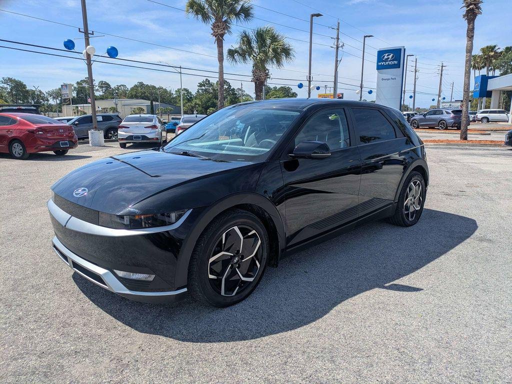 New 2023 Black Hyundai SE image 7