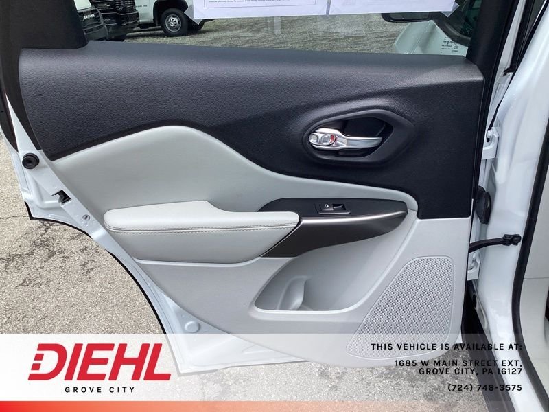 Used 2022 White Jeep Latitude Lux image 19