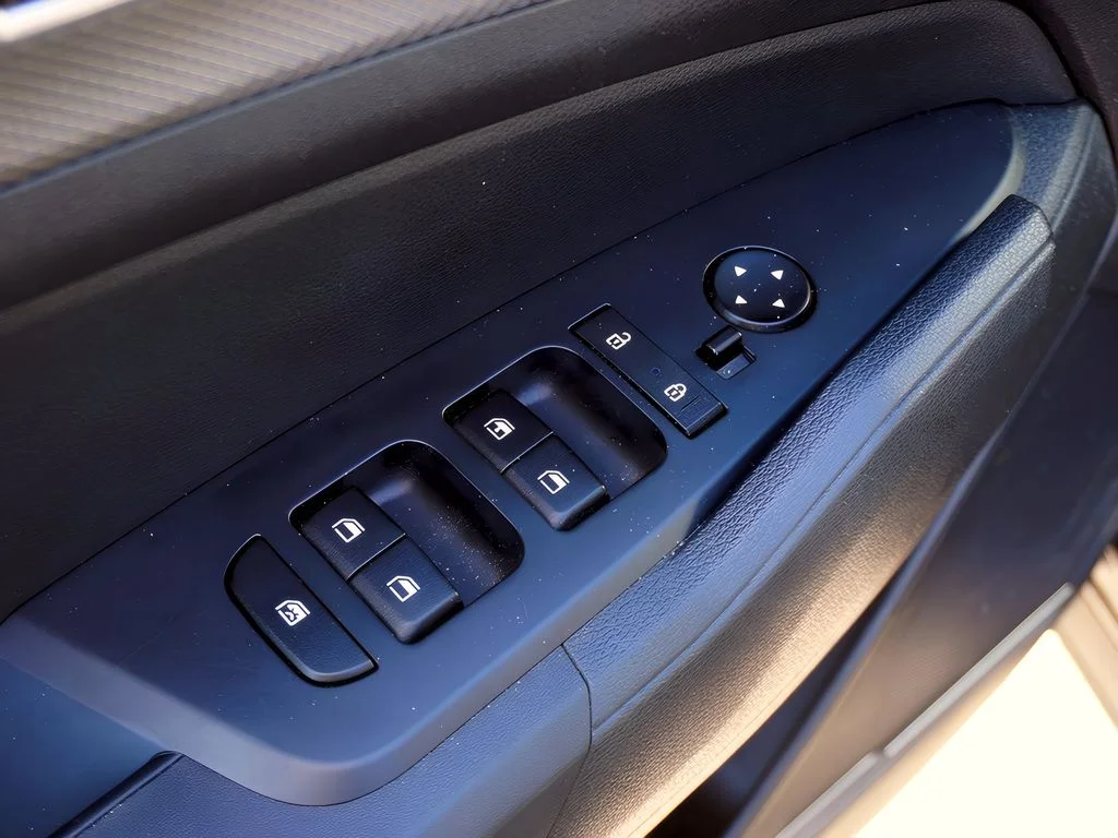 2023 Kia Sportage LX - Photo 17