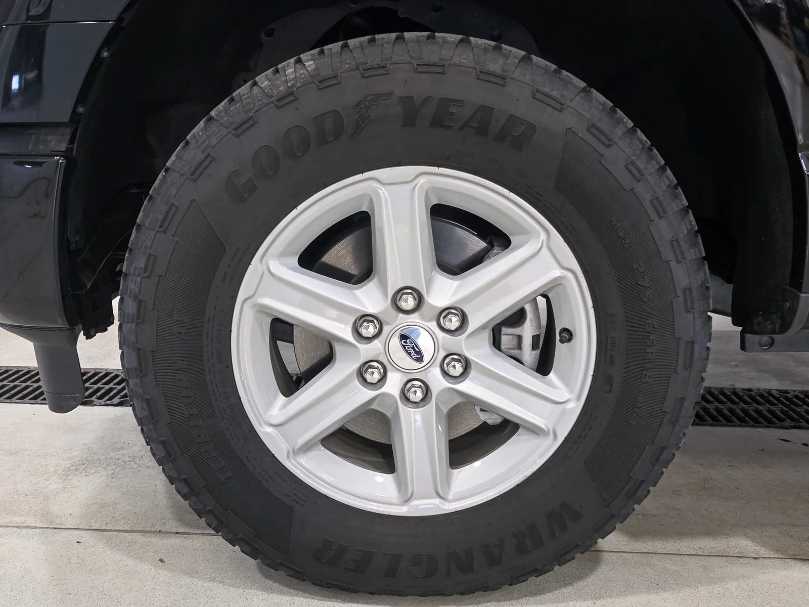 Used 2026 Agate Black Metallic Ford XLT image 18