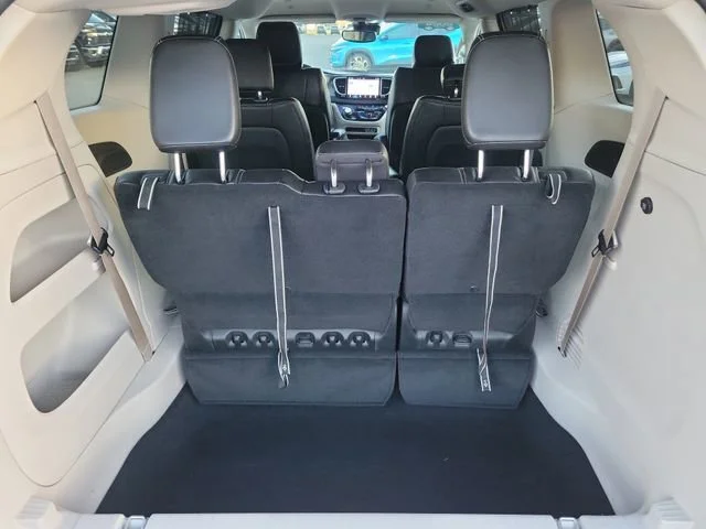 2024 Chrysler Pacifica Touring L - Photo 8