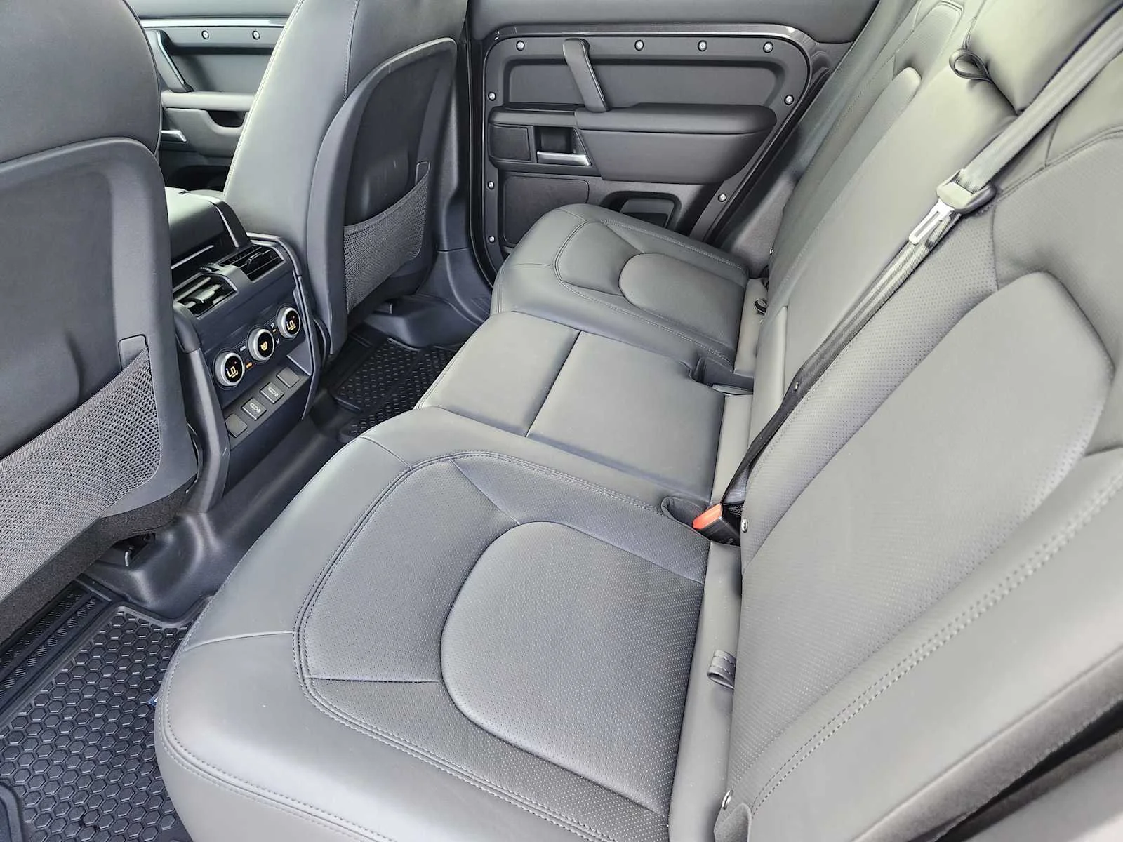 2026 Land Rover Defender S - Photo 29