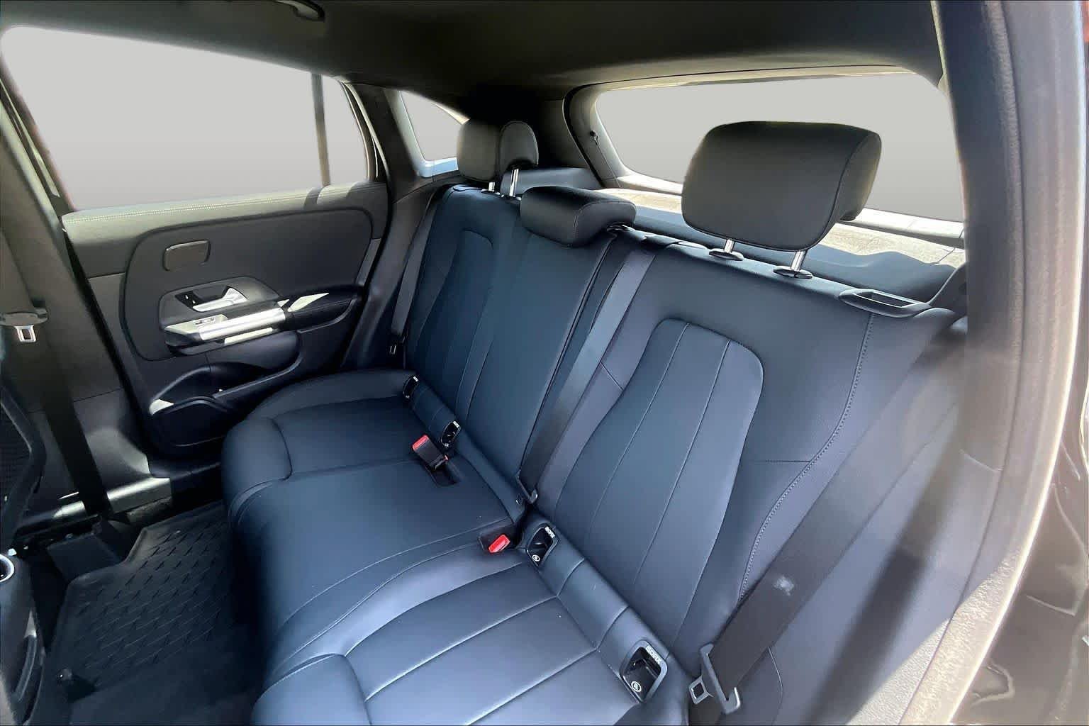 Used 2025 Night Black Mercedes-Benz GLA 250 image 21