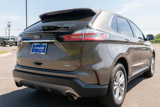 Used 2019 Gray Ford SEL image 6