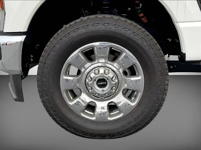 New 2026 Star White Metallic Tri-Coat Ford F-350® Lariat® image 21