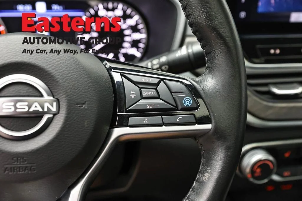 Used 2023 White Nissan 2.5 SV image 17