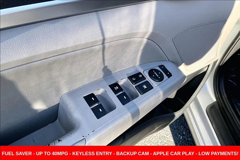 Used 2020 Silver Hyundai SEL image 24
