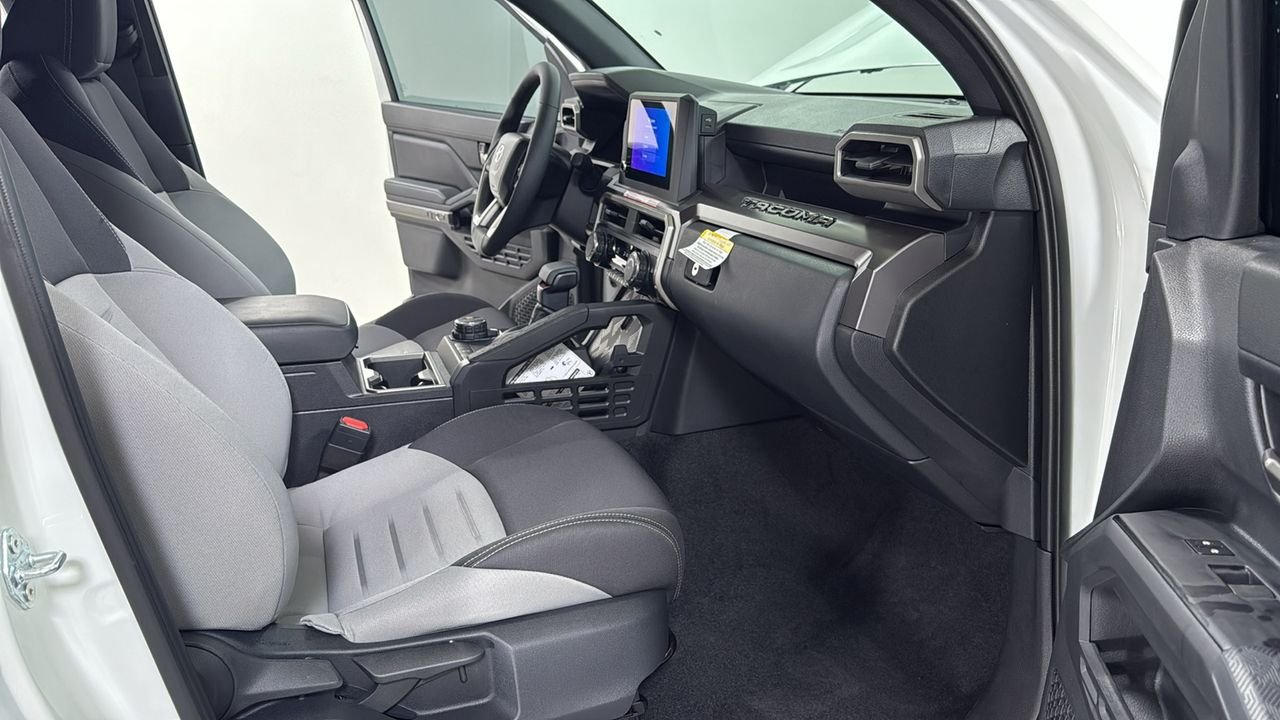 2025 Toyota Tacoma TRD Off Road - Photo 18
