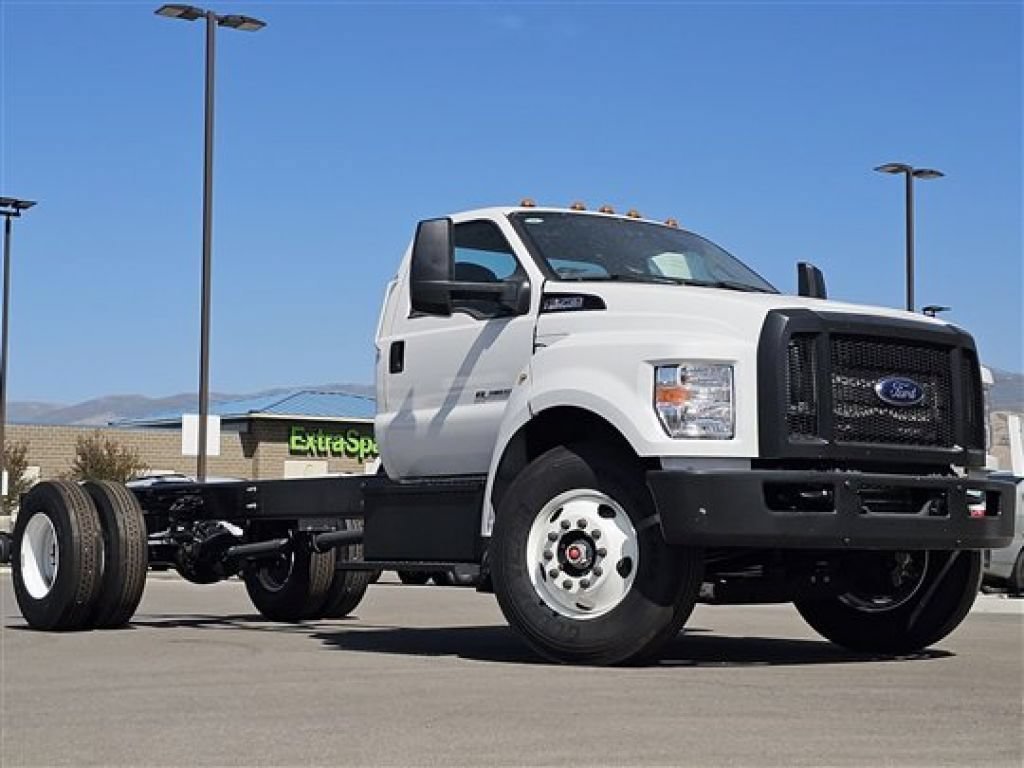 New 2025 Oxford White Ford Base image 2