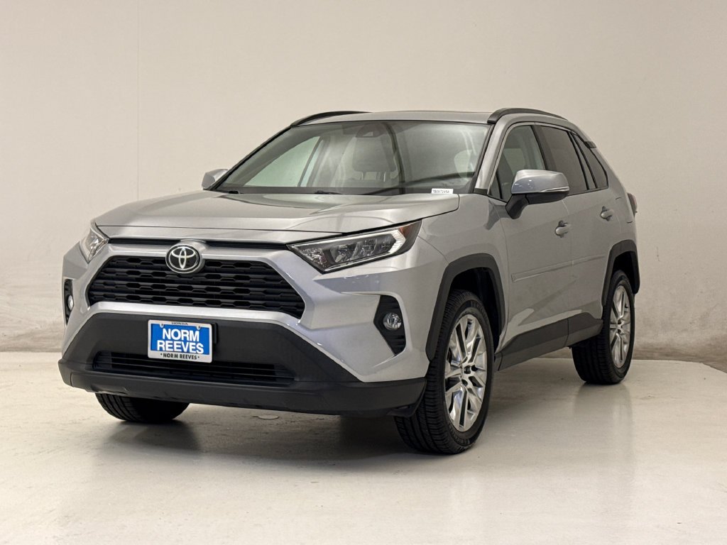 Used 2020 Silver Sky Metallic Toyota XLE Premium image 2