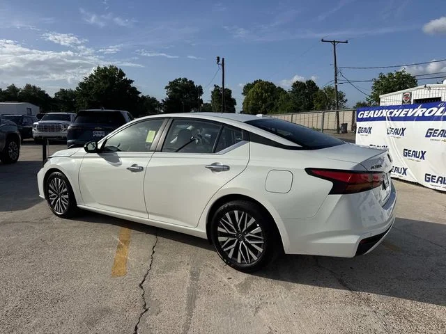 Used 2025 White Nissan 2.5 SV image 15