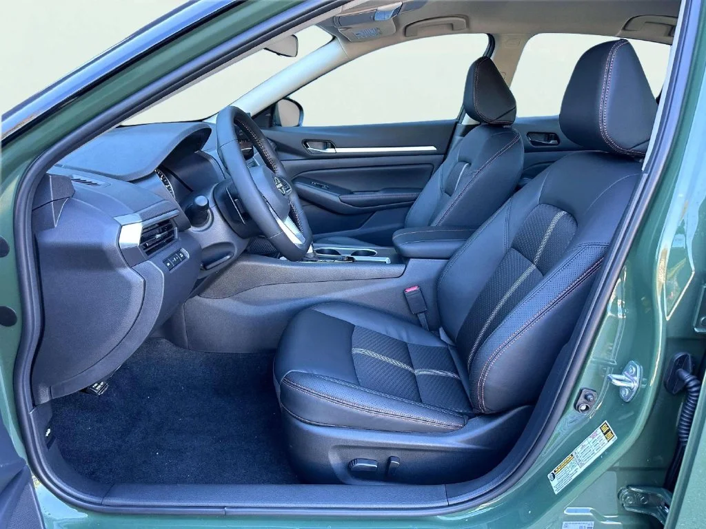New 2026 Tactical Grn/Super Black Nissan 2.5 SR image 13
