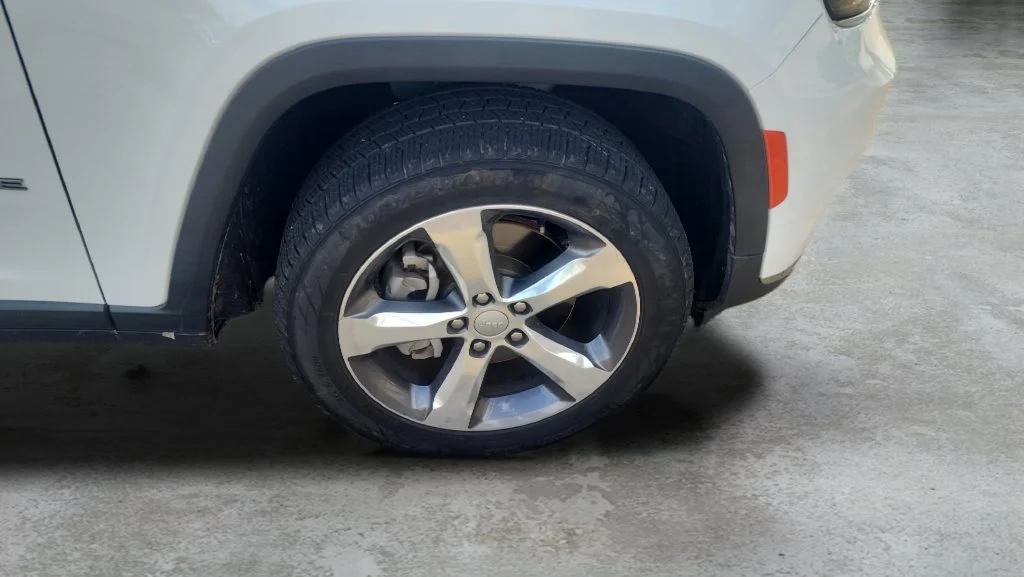 Used 2021 White Jeep Limited image 9