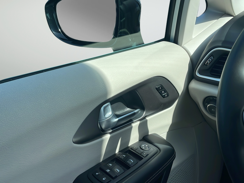 Used 2024 Silver Chrysler Touring L image 32