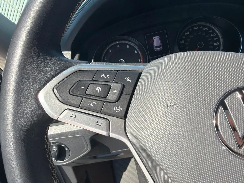 Used 2021 Gray Volkswagen 3.6L V6 SE w/Technology image 11