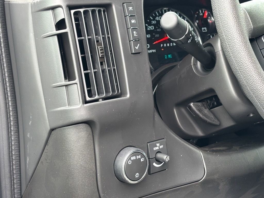 2025 Chevrolet Express Cargo Work Van - Photo 7