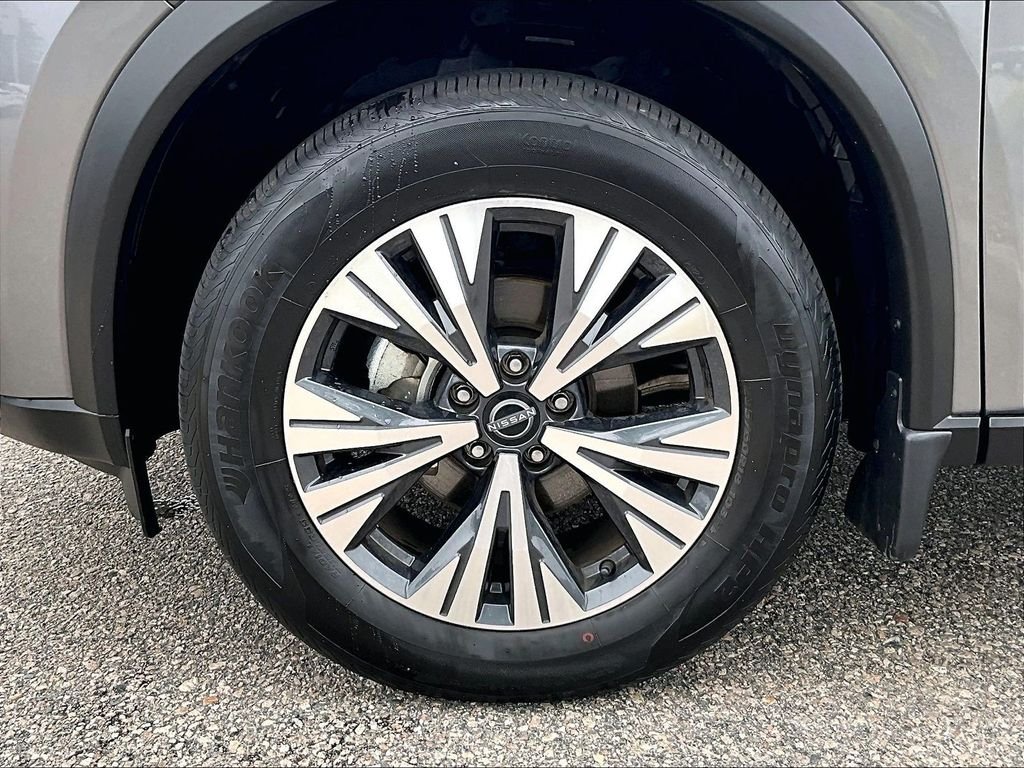 Used 2023 Gray Nissan SV image 7