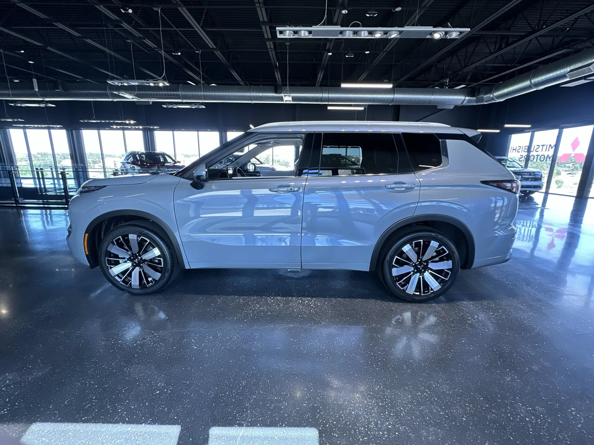 New 2026 Moonstone Gray Metallic Mitsubishi SEL image 5