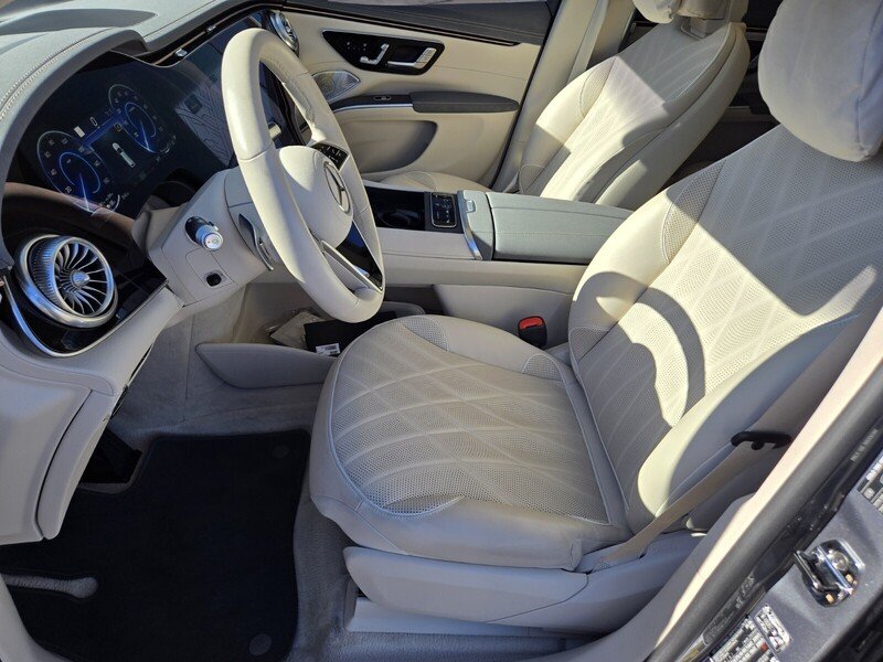 Used 2025  Mercedes-Benz 580 image 11