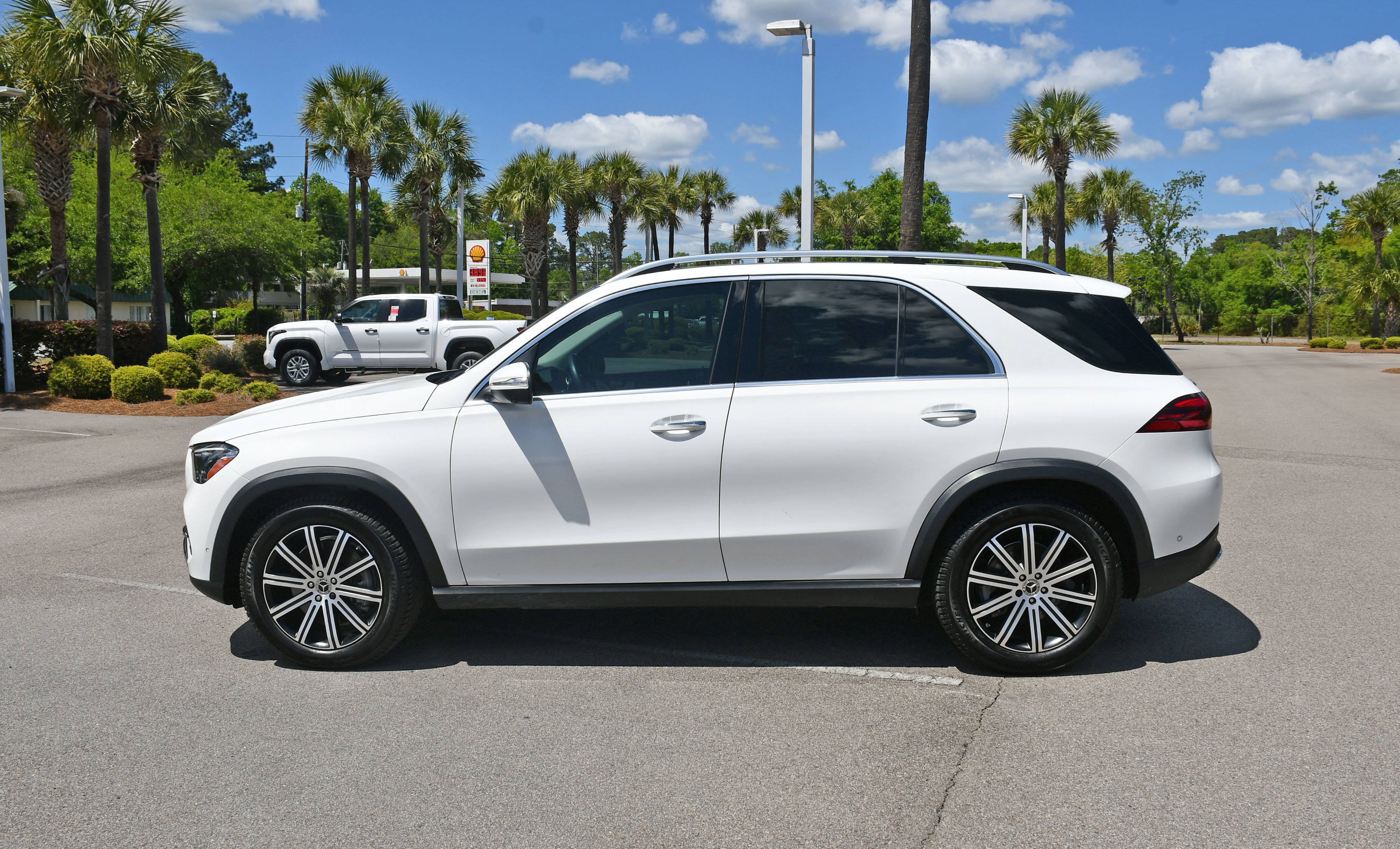 Used 2024 White Mercedes-Benz GLE 450 image 4