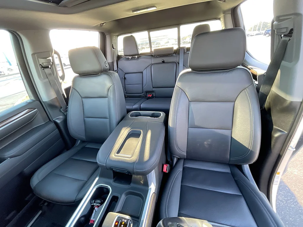 Used 2022 Silver Ice Metallic Chevrolet RST image 21
