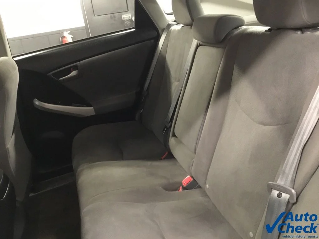 Used 2015 Silver Toyota Three image 33