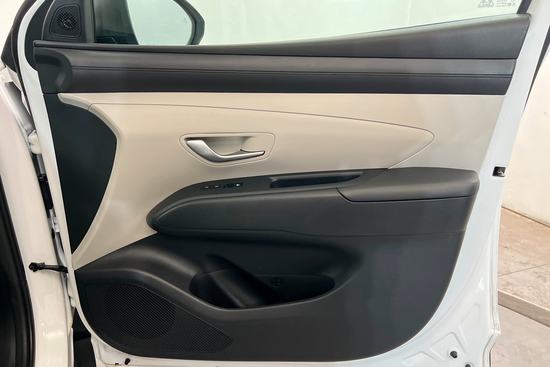 Used 2025 Serenity White Pearl Hyundai SEL image 24