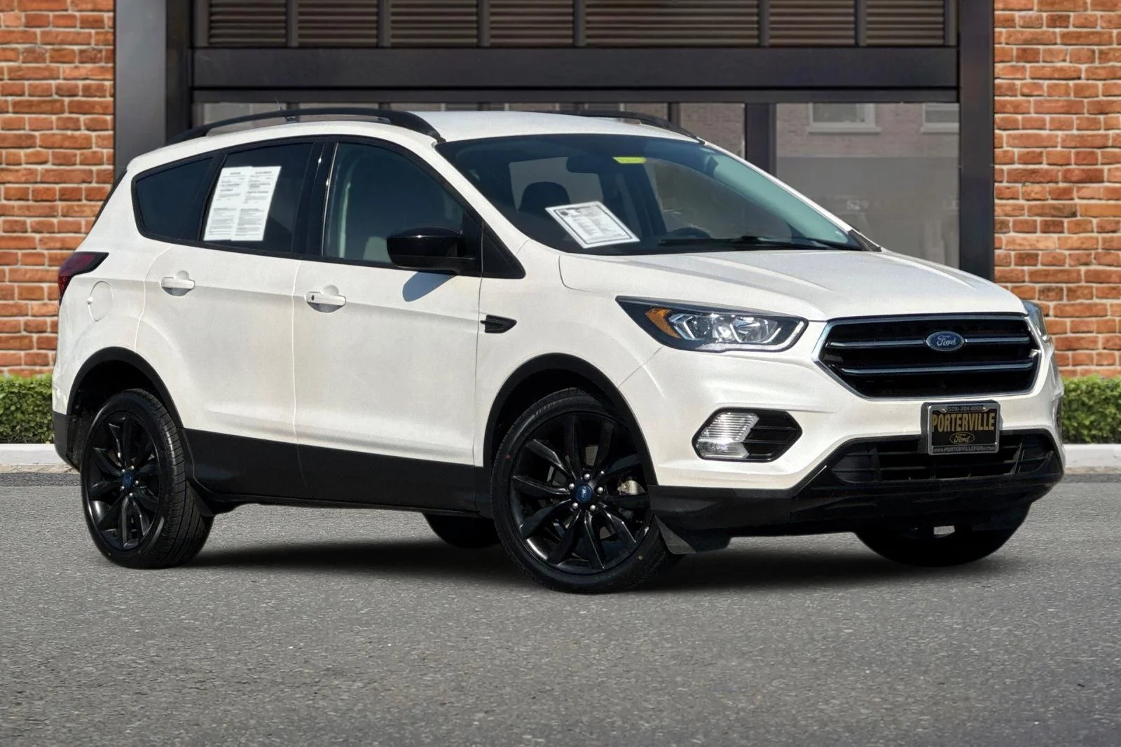 Used 2019 Ford Escape SE with VIN 1FMCU0GD8KUC05177 for sale in Porterville, CA
