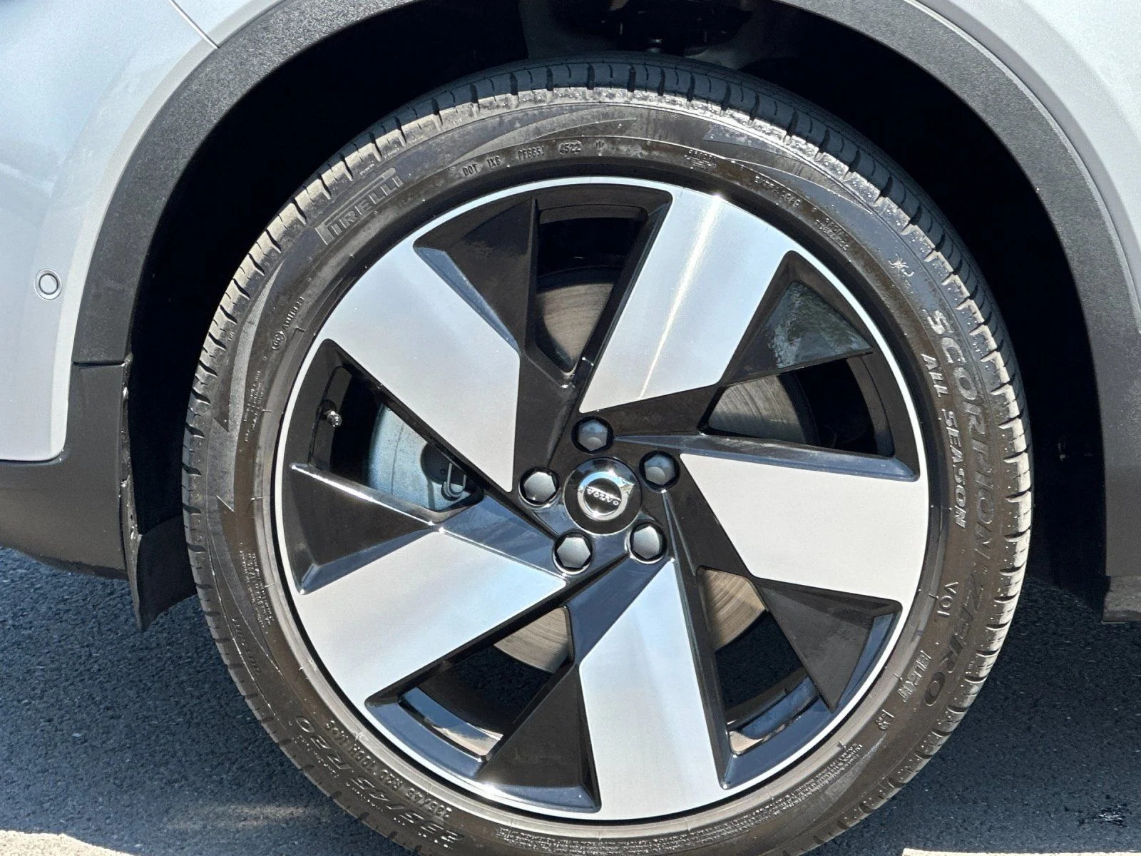 Used 2023 Silver Volvo Ultimate image 32