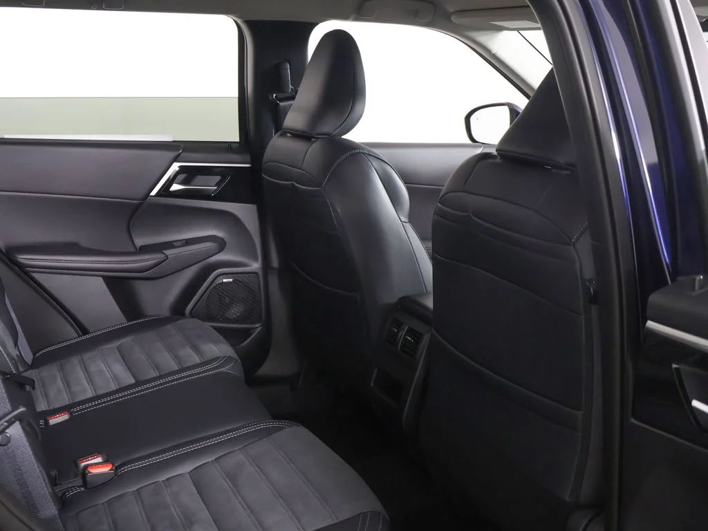 New 2026 Blue Mitsubishi SE image 30