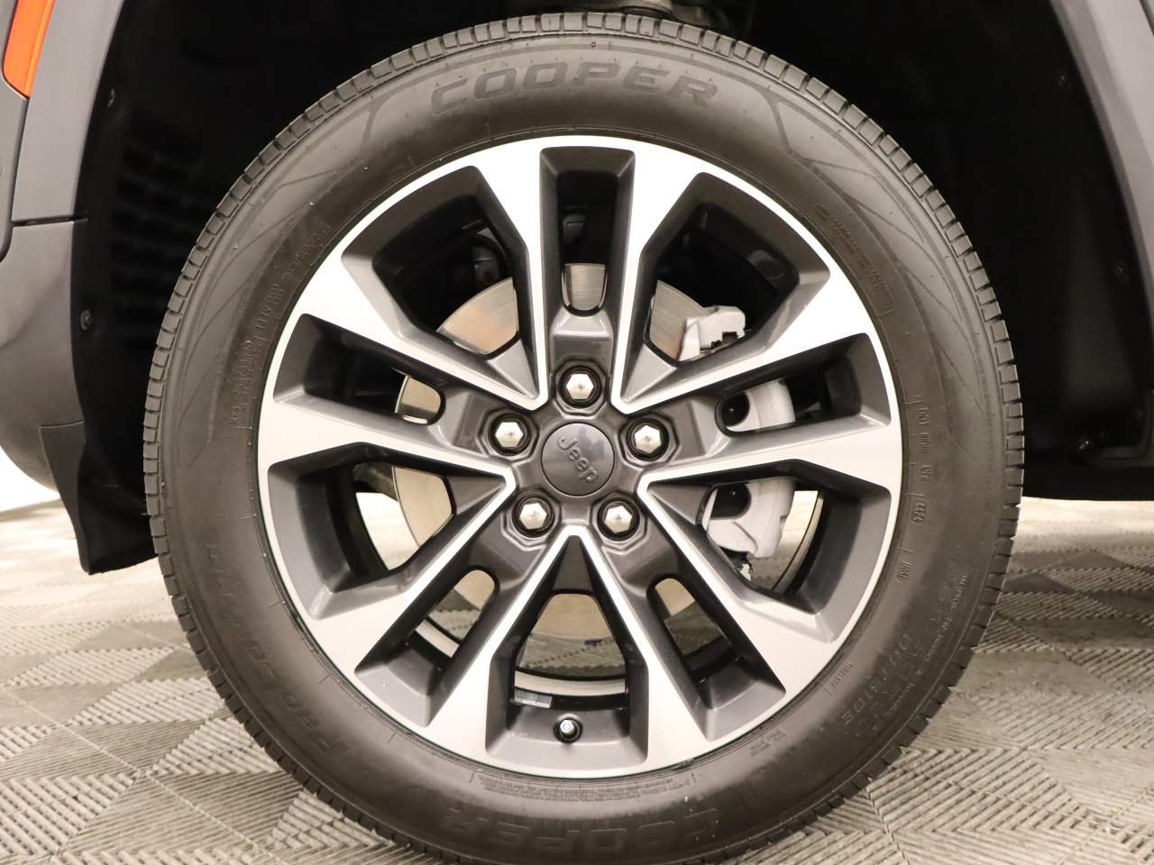 Used 2022 Baltic Gray Metallic Clear Coat Jeep Overland image 6