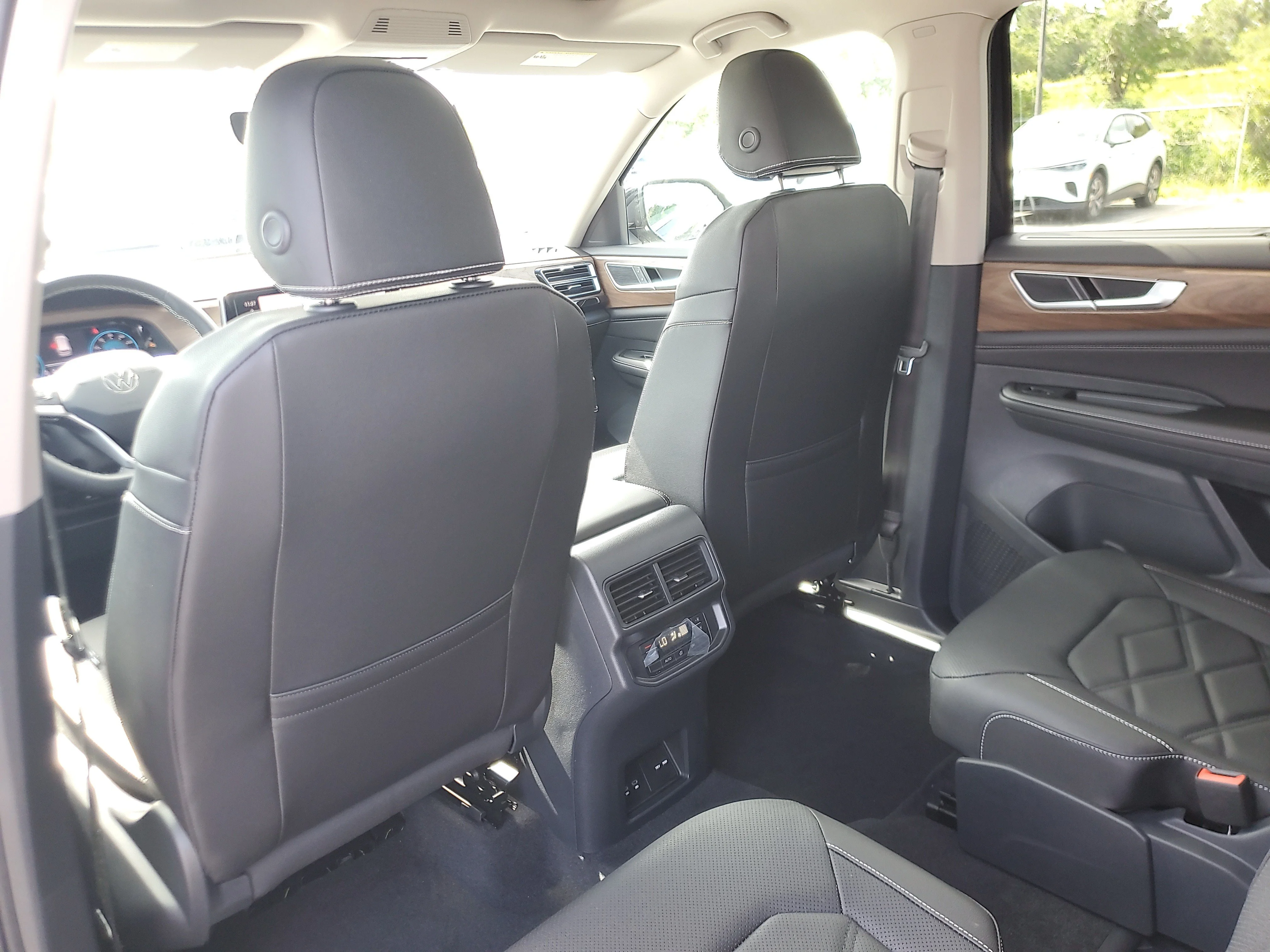 New 2026 Black Volkswagen 2.0T SE w/Technology image 10