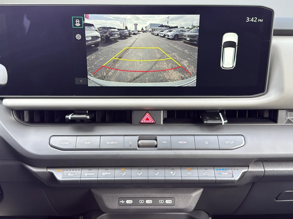 New 2027 Ivory Silver Kia LX image 19