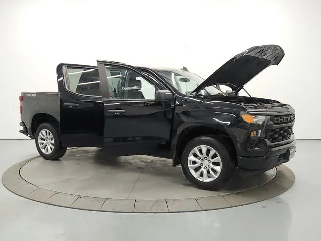 Used 2022 Black Chevrolet Custom image 9