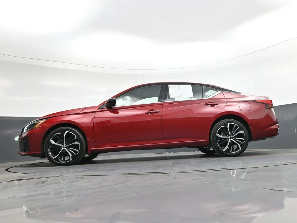 Used 2025 Red Nissan 2.5 SR image 47