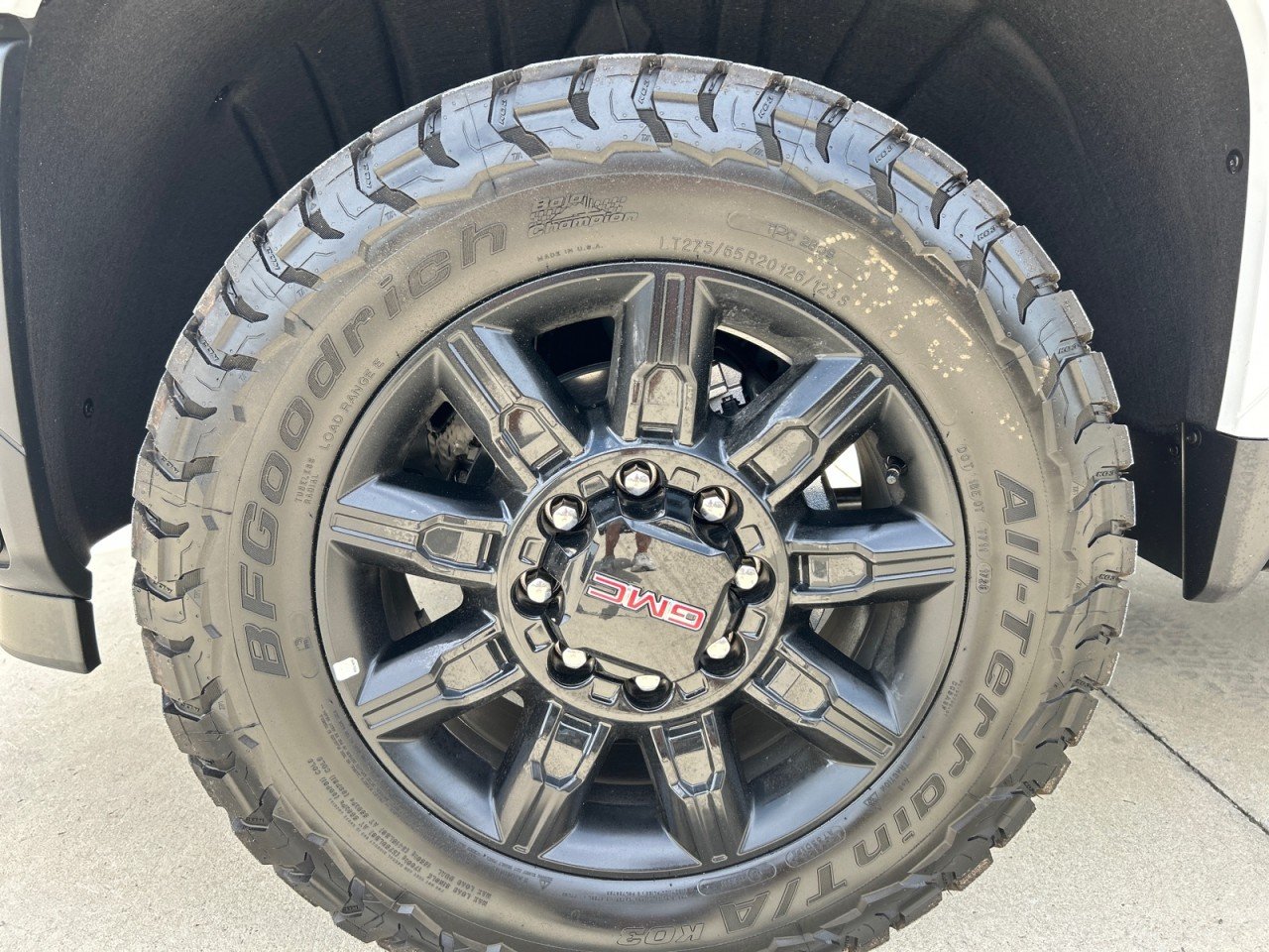 New 2026 Summit White GMC AT4 image 9