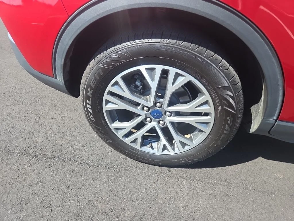 Used 2022 Red Ford SEL image 23