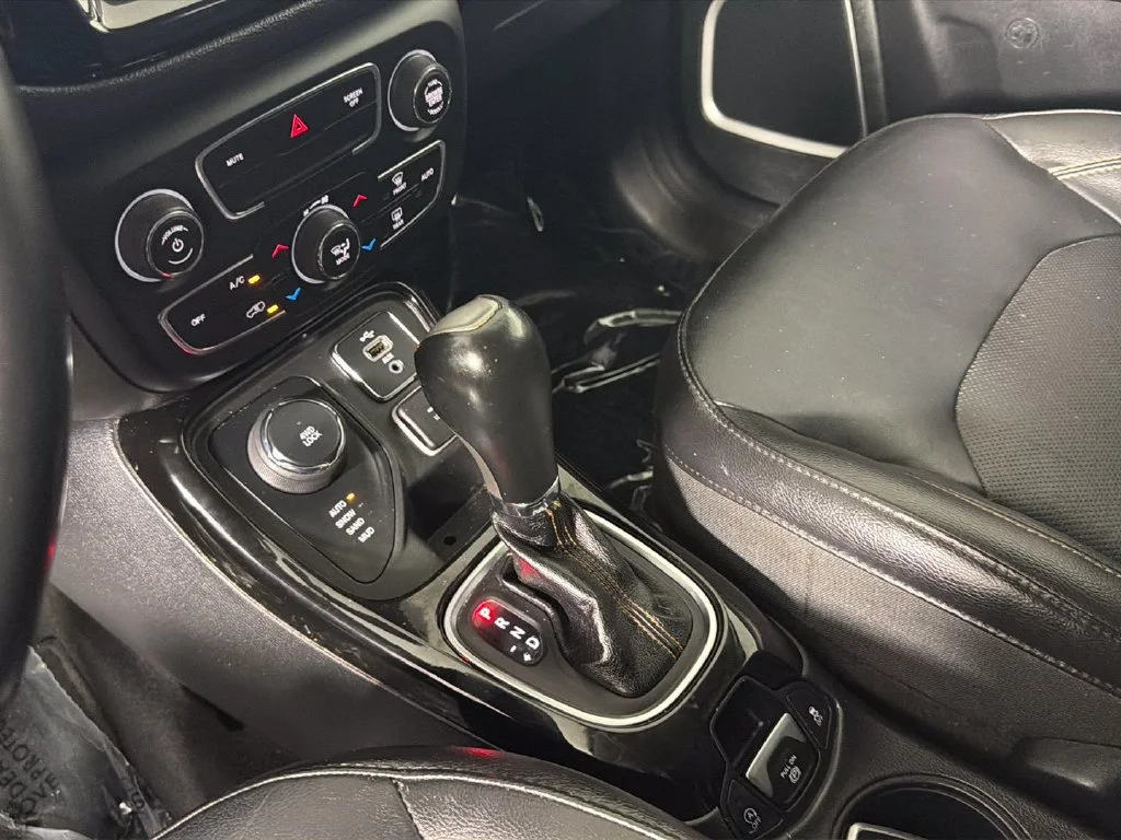 Used 2018  Jeep Limited image 24