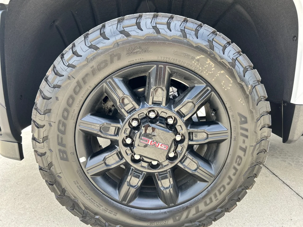 New 2026 Summit White GMC AT4 image 9