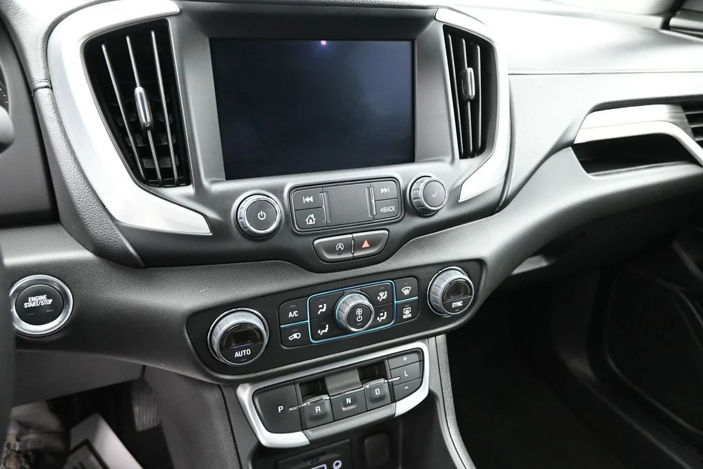 Used 2024 White GMC SLT image 13