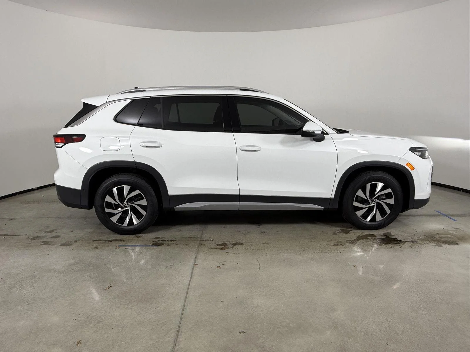 New 2026 Pure White Volkswagen S image 4
