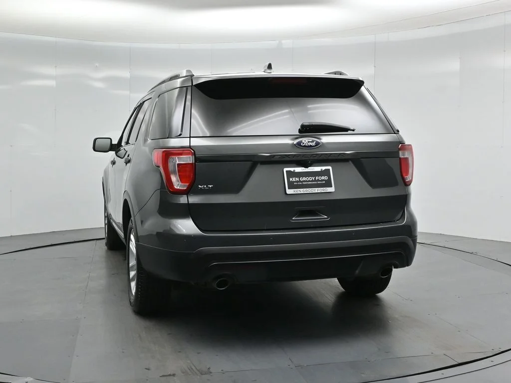 Certified Used 2017 Gray Ford XLT image 28