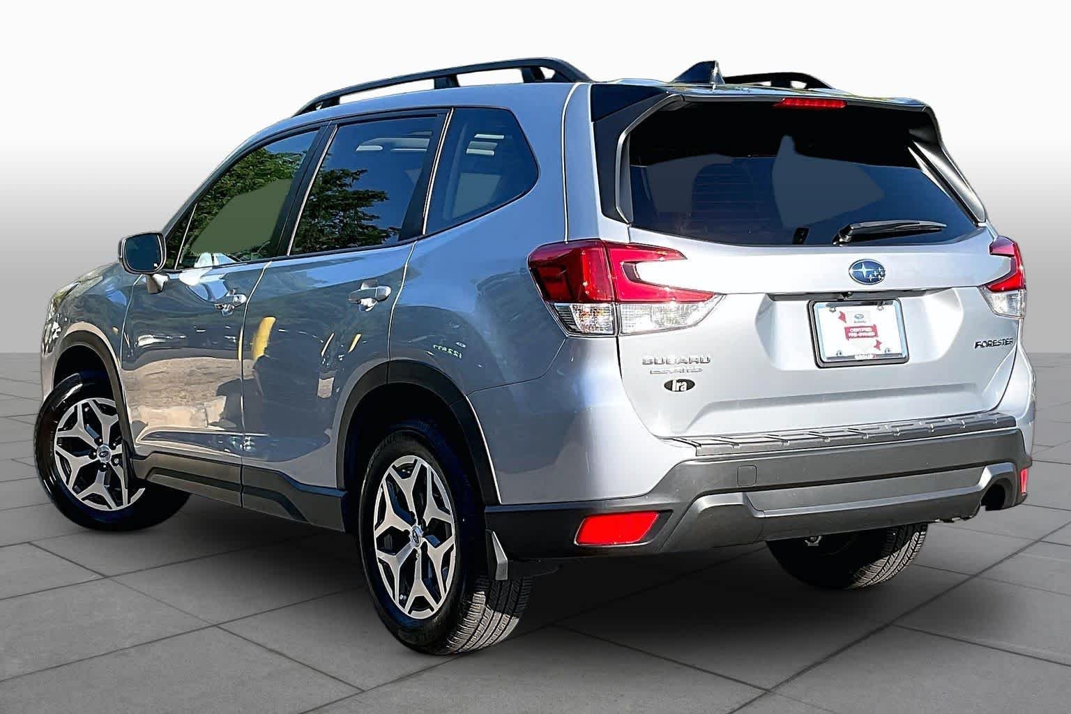 Used 2024 Ice Silver Metallic Subaru Premium image 12