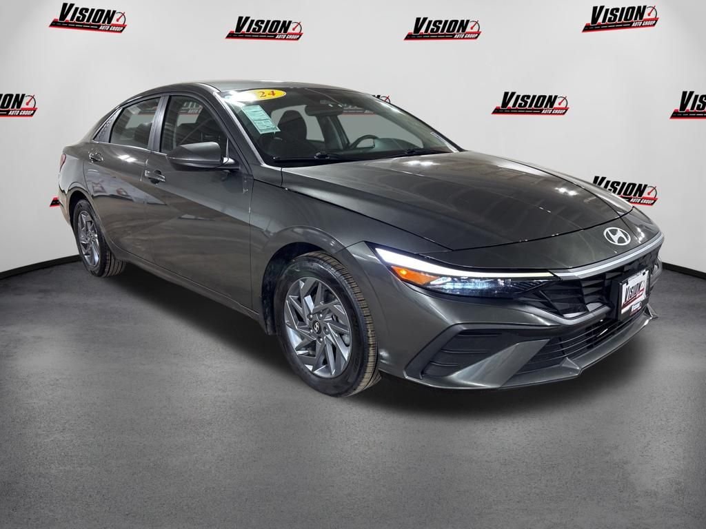 Used 2024 Gray Hyundai SEL image 3